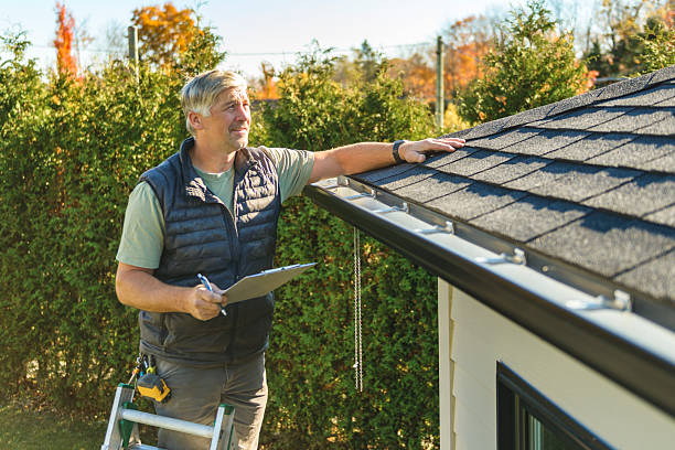 Professional Roofing technician working in Washingtonville, OH